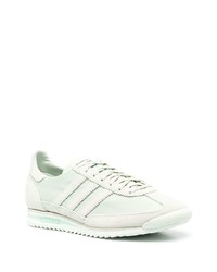 mintgrüne Sportschuhe von adidas