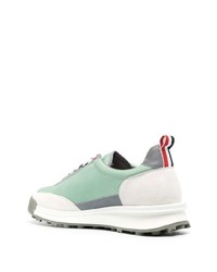 mintgrüne Sportschuhe von Thom Browne