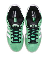 mintgrüne Wildleder niedrige Sneakers von adidas