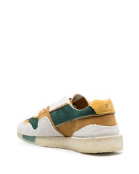 mintgrüne Wildleder niedrige Sneakers von Clarks