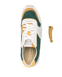 mintgrüne Wildleder niedrige Sneakers von Clarks