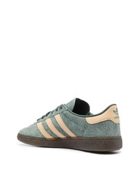 mintgrüne Wildleder niedrige Sneakers von adidas