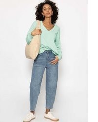 mintgrüner Pullover mit einem V-Ausschnitt von SASSYCLASSY