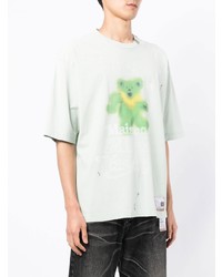 mintgrünes bedrucktes T-Shirt mit einem Rundhalsausschnitt von Maison Mihara Yasuhiro