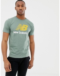 mintgrünes bedrucktes T-Shirt mit einem Rundhalsausschnitt von New Balance