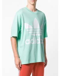 mintgrünes bedrucktes T-Shirt mit einem Rundhalsausschnitt von adidas