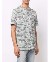 mintgrünes Camouflage T-Shirt mit einem Rundhalsausschnitt von Diesel