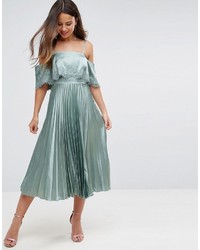 mintgrünes Midikleid aus Satin mit Falten