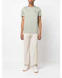 mintgrünes horizontal gestreiftes T-Shirt mit einem Rundhalsausschnitt von Fred Perry