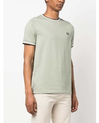 mintgrünes horizontal gestreiftes T-Shirt mit einem Rundhalsausschnitt von Fred Perry