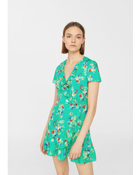 mintgrünes Kleid mit Rüschen