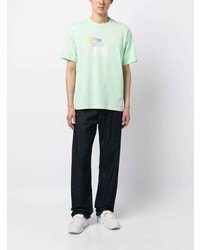 mintgrünes T-Shirt mit einem Rundhalsausschnitt mit Blumenmuster von AAPE BY A BATHING APE