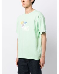 mintgrünes T-Shirt mit einem Rundhalsausschnitt mit Blumenmuster von AAPE BY A BATHING APE