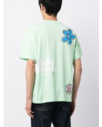 mintgrünes T-Shirt mit einem Rundhalsausschnitt mit Blumenmuster von AAPE BY A BATHING APE