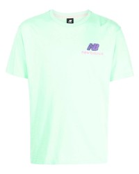mintgrünes T-Shirt mit einem Rundhalsausschnitt von New Balance