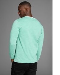 mintgrünes T-shirt mit einer Knopfleiste von DELMAO