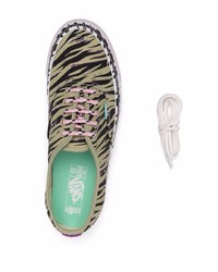 olivgrüne bedruckte Segeltuch niedrige Sneakers von Vans