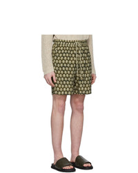 olivgrüne bedruckte Shorts von Nanushka