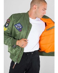 olivgrüne bestickte Bomberjacke von Alpha Industries