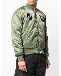 olivgrüne bestickte Bomberjacke von Alpha Industries