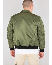 olivgrüne Bomberjacke von Alpha Industries