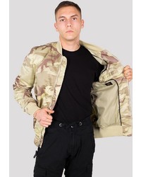 olivgrüne Camouflage Bomberjacke von Alpha Industries