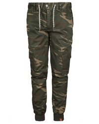 olivgrüne Camouflage Cargohose von Alife and Kickin