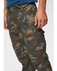 olivgrüne Camouflage Cargohose von Superdry