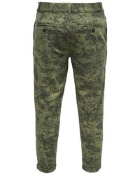 olivgrüne Camouflage Chinohose von ONLY & SONS