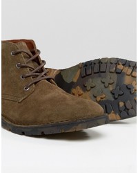 olivgrüne Camouflage Chukka-Stiefel aus Wildleder von Asos