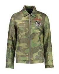 olivgrüne Camouflage Daunenjacke von Maharishi