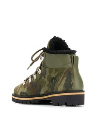 olivgrüne Camouflage flache Stiefel mit einer Schnürung aus Wildleder von Yves Salomon