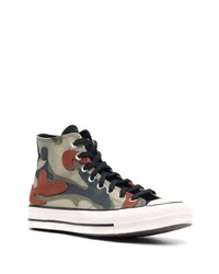 olivgrüne Camouflage hohe Sneakers von Converse