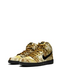 olivgrüne Camouflage hohe Sneakers von Nike