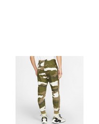 olivgrüne Camouflage Jogginghose von Nike Sportswear