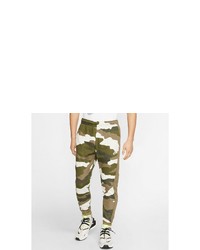 olivgrüne Camouflage Jogginghose von Nike Sportswear