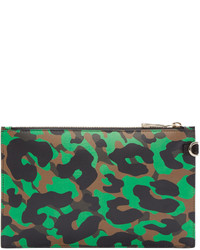 olivgrüne Camouflage Leder Clutch von Versace