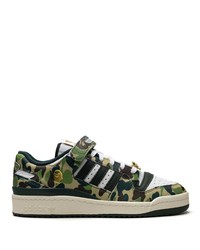 olivgrüne Camouflage Leder niedrige Sneakers von adidas