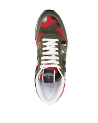 olivgrüne Camouflage Leder Sportschuhe von Valentino Garavani