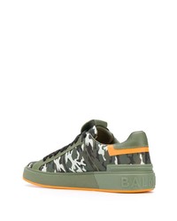 olivgrüne Camouflage niedrige Sneakers von Balmain