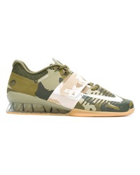 olivgrüne Camouflage niedrige Sneakers von Nike