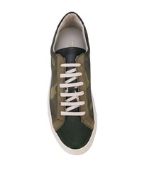 olivgrüne Camouflage niedrige Sneakers von Common Projects