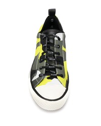 olivgrüne Camouflage Segeltuch niedrige Sneakers von Valentino Garavani