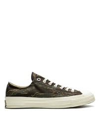 olivgrüne Camouflage Segeltuch niedrige Sneakers von Converse