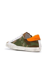 olivgrüne Camouflage Segeltuch niedrige Sneakers von Philippe Model Paris