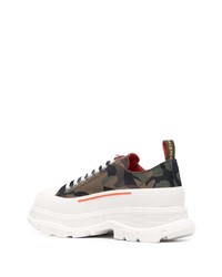 olivgrüne Camouflage Segeltuch niedrige Sneakers von Alexander McQueen