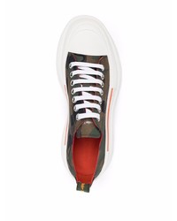 olivgrüne Camouflage Segeltuch niedrige Sneakers von Alexander McQueen