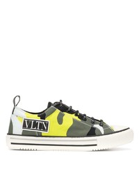 olivgrüne Camouflage Segeltuch niedrige Sneakers von Valentino Garavani