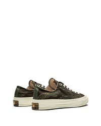 olivgrüne Camouflage Segeltuch niedrige Sneakers von Converse