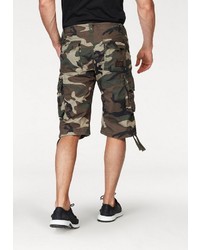 olivgrüne Camouflage Shorts von Alpha Industries